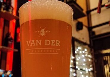 Cerveza insignia Van Der