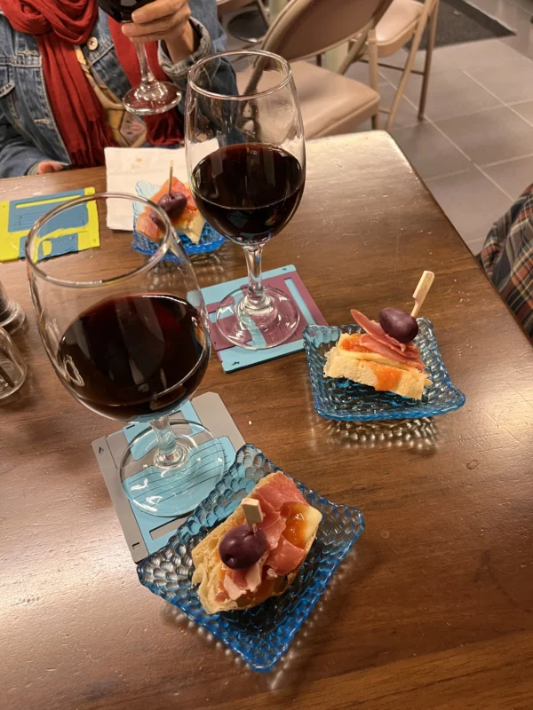 La Triada - Tour y cata de Vinos y Tapas en Chapinero